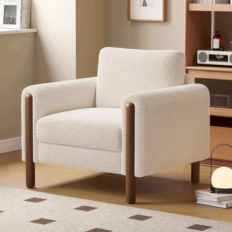 Fauteuil d'appoint en bouclé blanc avec pieds en noyer et accoudoirs incurvés