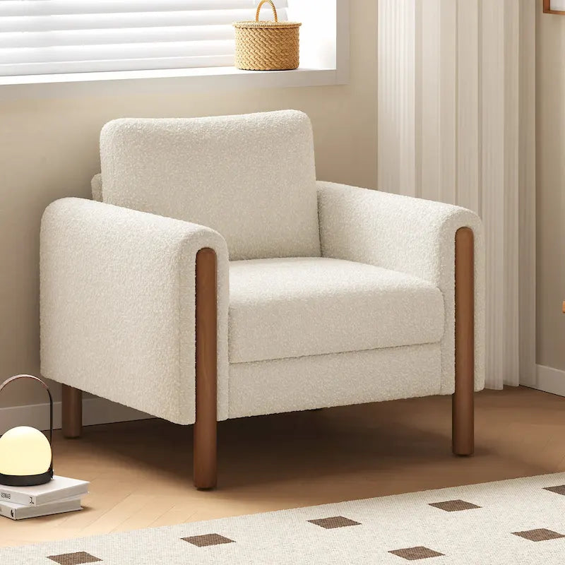 Fauteuil d'appoint en bouclé blanc avec pieds en noyer et accoudoirs incurvés