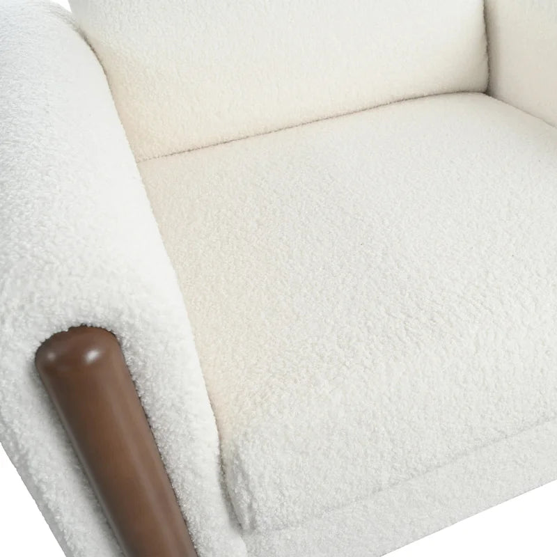 Fauteuil d'appoint en bouclé blanc avec pieds en noyer et accoudoirs incurvés