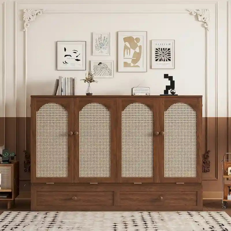 Meuble en noyer avec portes arquées en rotin et tiroirs de rangement