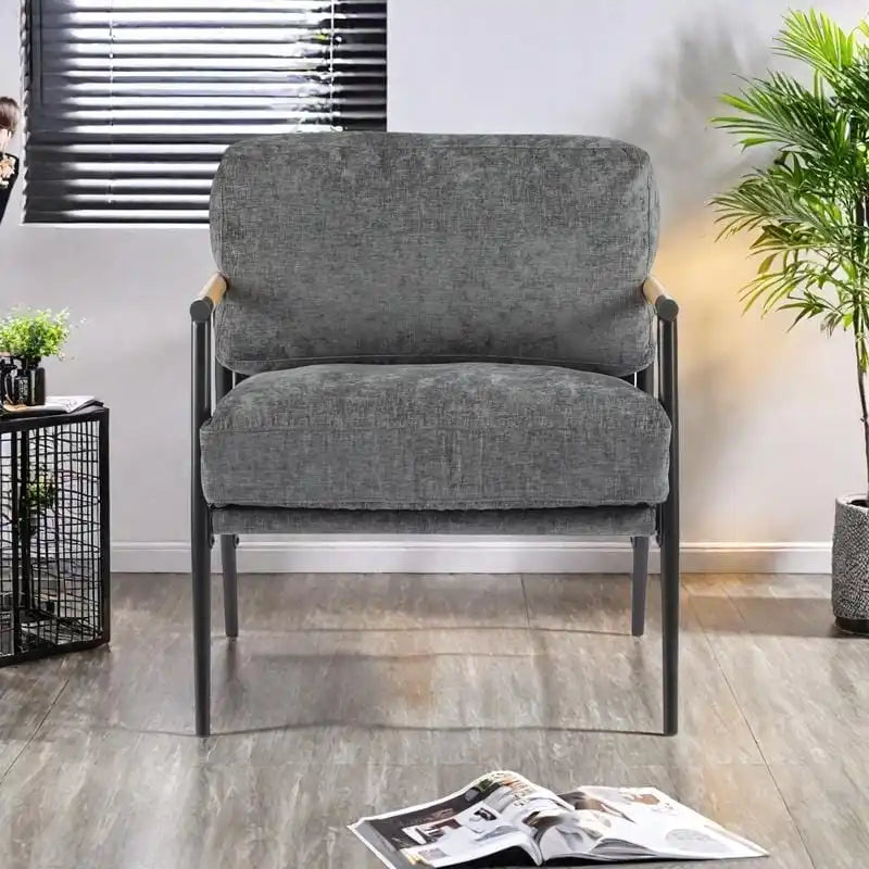 Fauteuil d'appoint rembourré, structure en métal noir, accoudoirs en bois, assise coussin rembourrée