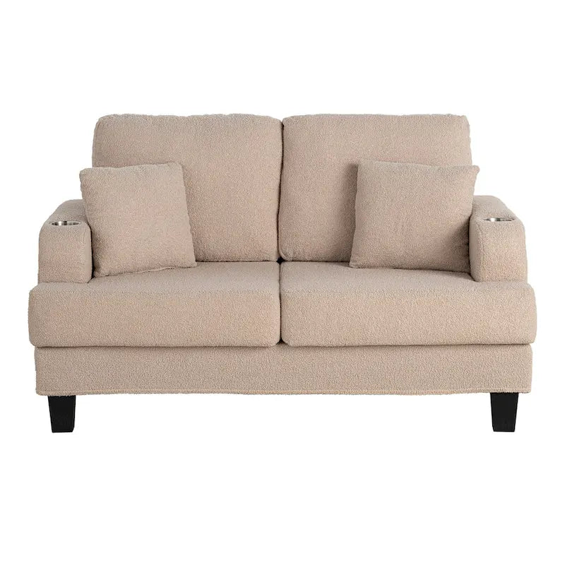 Canapé deux places en tissu bouclé beige avec porte-gobelets, poches latérales et coussins décoratifs