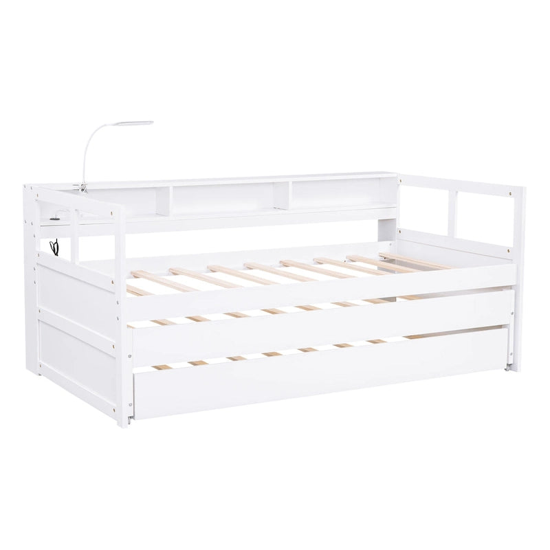 Lit de repos en bois avec deux lits gigognes, étagères de rangement et port USB