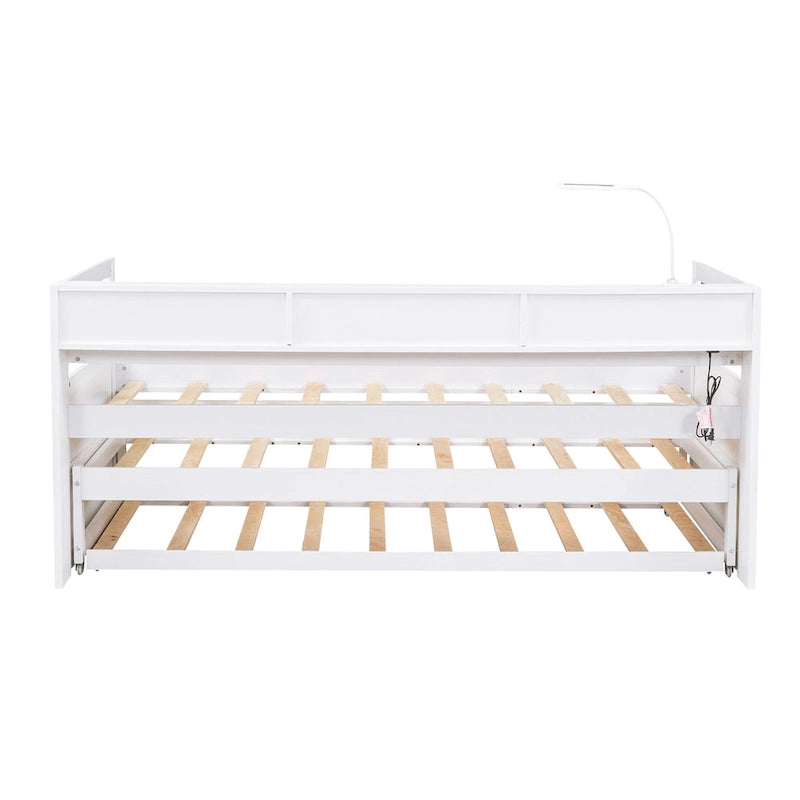 Lit de repos en bois avec deux lits gigognes, étagères de rangement et port USB
