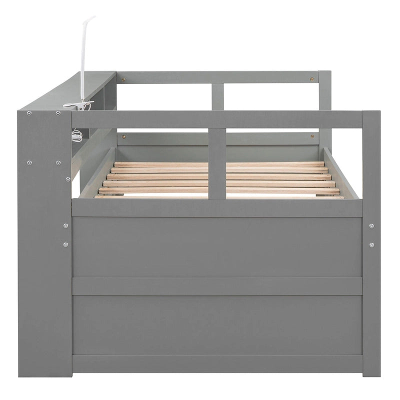 Lit de repos en bois avec deux lits gigognes, étagères de rangement et port USB