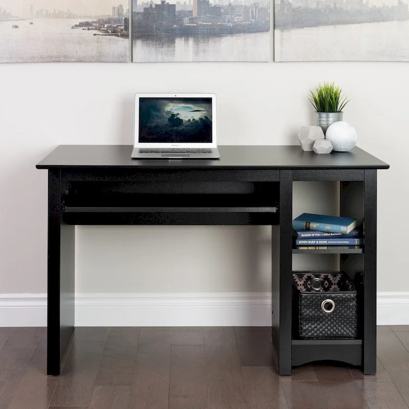 Bureau informatique noir avec tiroir à clavier et étagères de rangement ouvertes