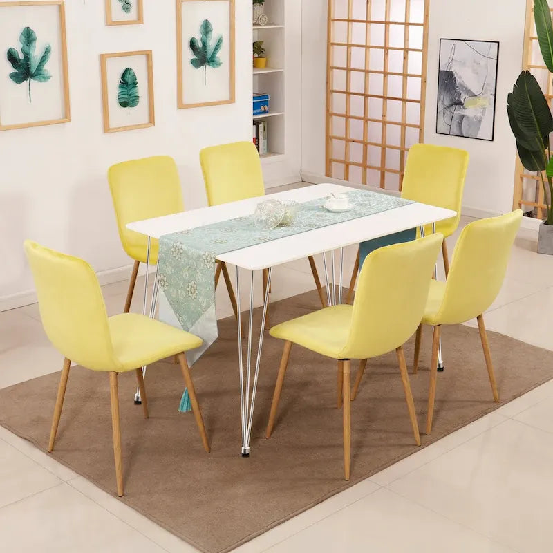 Chaise de salle à manger en velours jaune, dossier galbé, style milieu du siècle