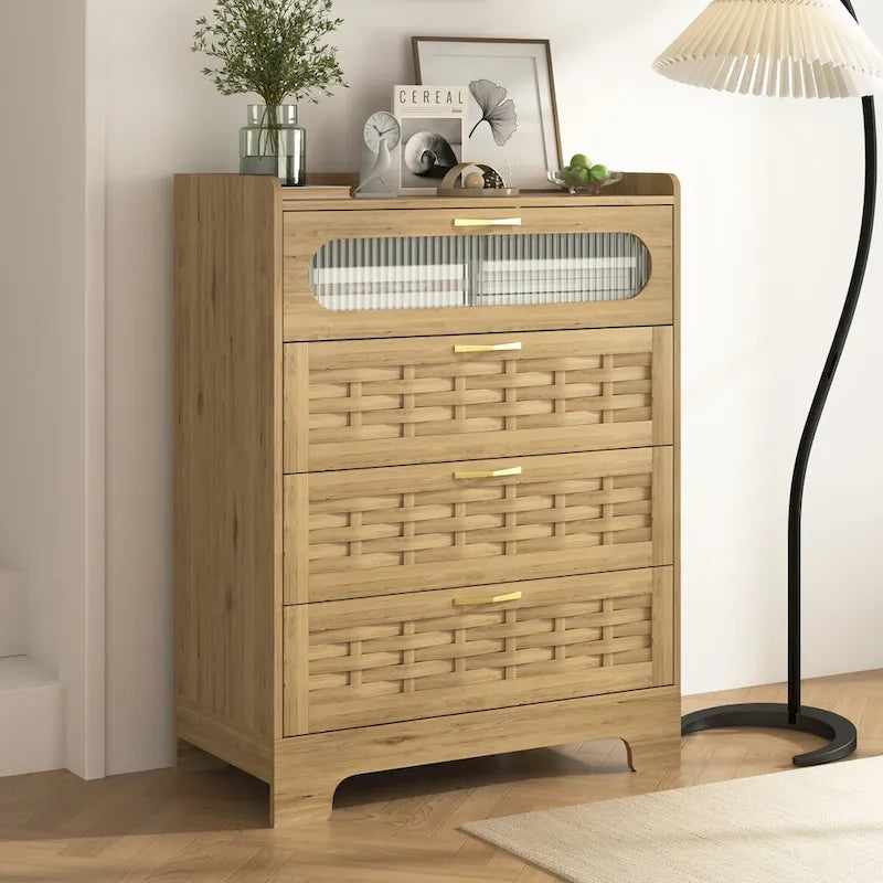 Commode à tiroirs multiples avec poignées dorées et plateau en bois tressé