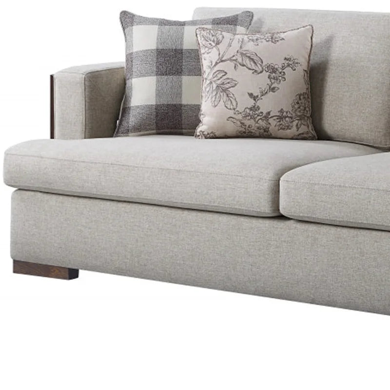Canapé en tissu beige avec accoudoirs droits et pieds en bois massif marron