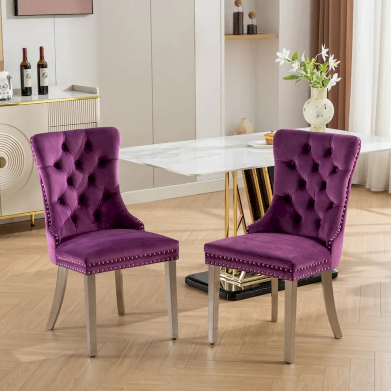 Chaise de salle à manger capitonnée en velours avec clous décoratifs et pieds chromés